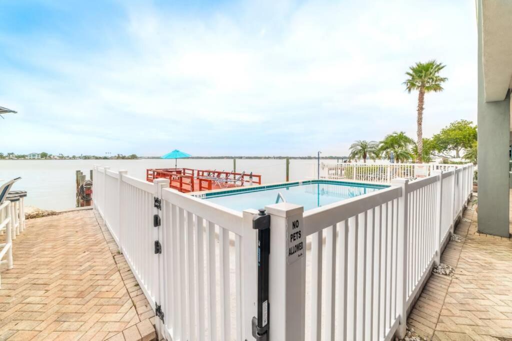 Apartamento 102-Tiny Treasure-Waterfront With Heated Pool St. Pete Beach Exterior foto