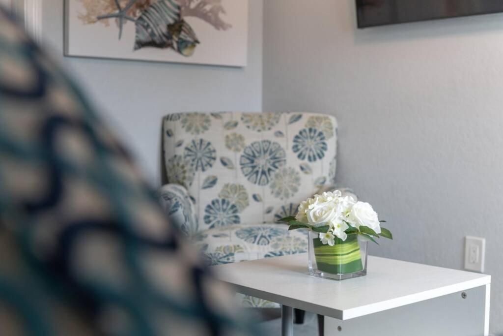 Apartamento 102-Tiny Treasure-Waterfront With Heated Pool St. Pete Beach Exterior foto