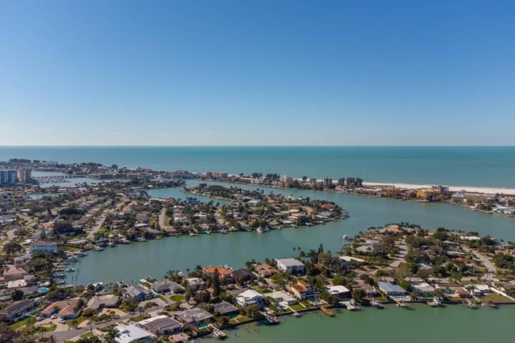 Apartamento 102-Tiny Treasure-Waterfront With Heated Pool St. Pete Beach Exterior foto